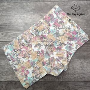 True Freedom Juniors Floral Denim Shorts Size 1